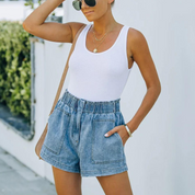 Greta Shorts | Elastische High-Waist-Denim-Shorts mit Doppeltaschen