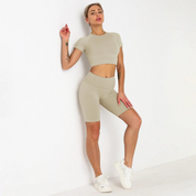 Anke Set | Nahtloses High-Waist-Shorts und Kurzarm-Top Yoga Workout Set