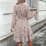 Paula Kleid | Sommerglanz in einem Blumenkleid: Perfekt für jeden Anlass