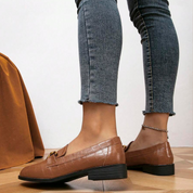 Sophia Loafers | Metallische Kettendetails bei flachen Damenloafers