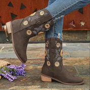 Olivia Cowboy Stiefel | Elegante bestickte Stiefel mit spitzer Zehenpartie und Blockabsatz