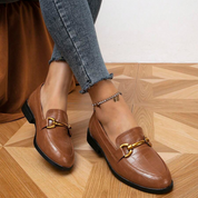 Sophia Loafers | Metallische Kettendetails bei flachen Damenloafers