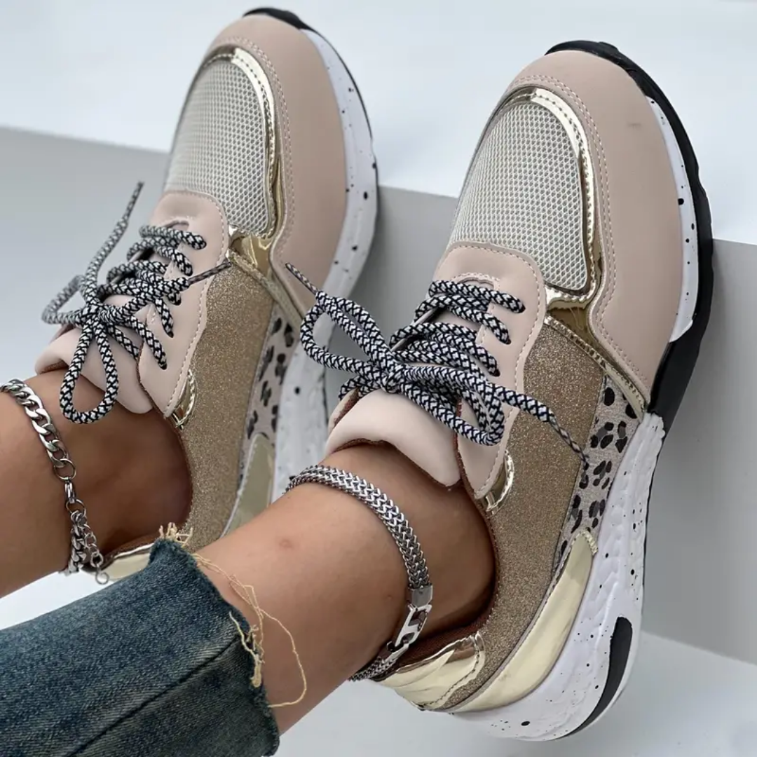 Birgit Sneakers | Schnürschuhe mit einem Hauch von goldenem Glanz