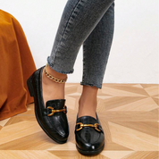 Sophia Loafers | Metallische Kettendetails bei flachen Damenloafers