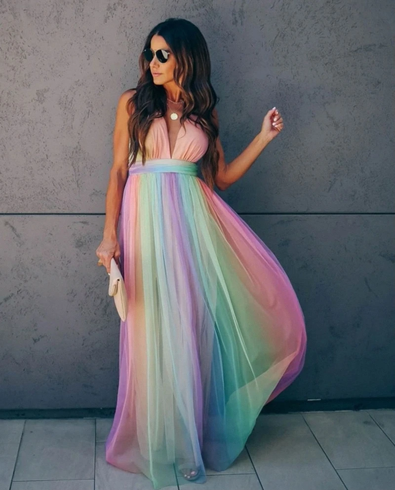 Aurora Kleid | Lebhaftes Regenbogenkleid für einen auffälligen Stil