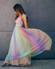 Aurora Kleid | Lebhaftes Regenbogenkleid für einen auffälligen Stil